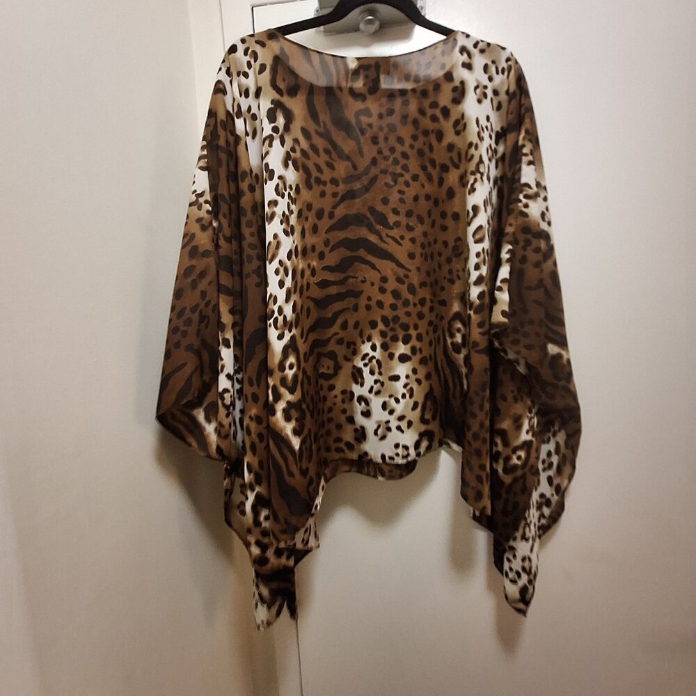 ASHLEY STEWART TOP. - Picture 3 of 5